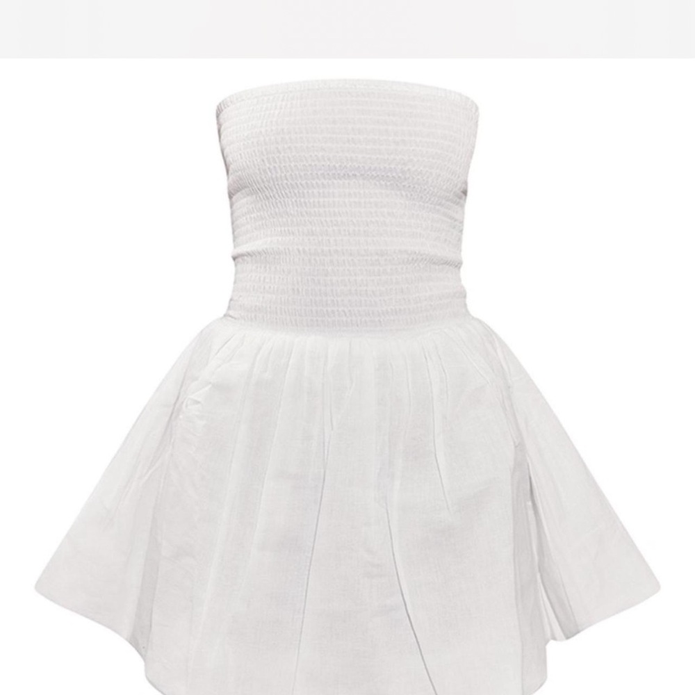 PrettyLittleThing White Strapless Pleated A-line Dress